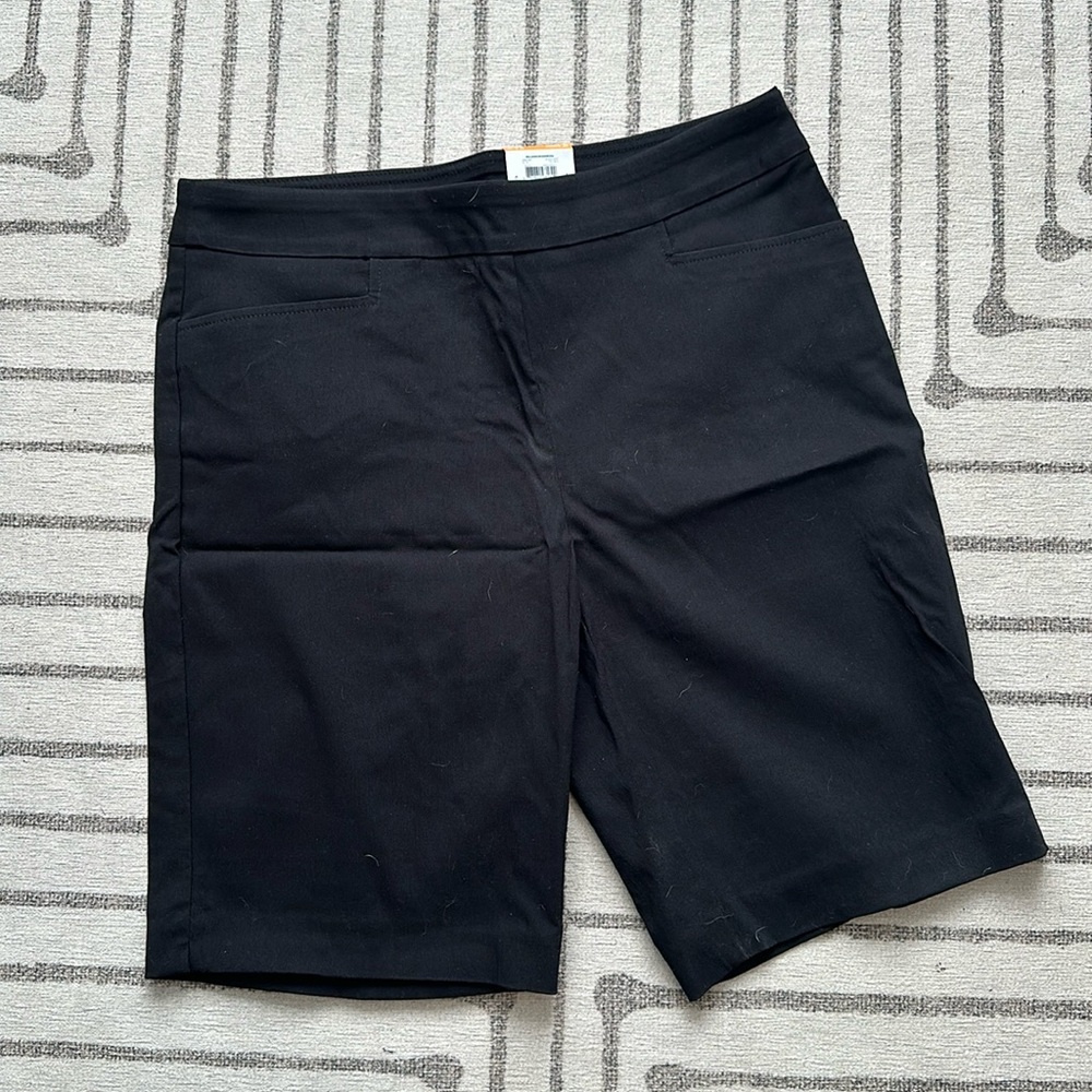 Time and Tru Bermuda shorts in medium NWT